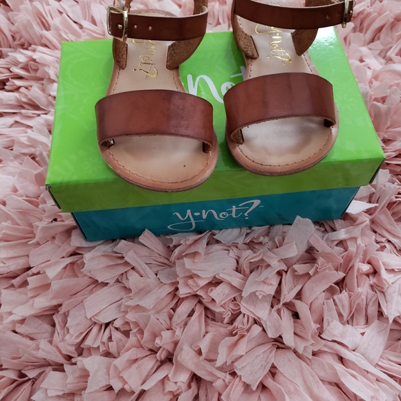 Sandals - Picture 1 of 4